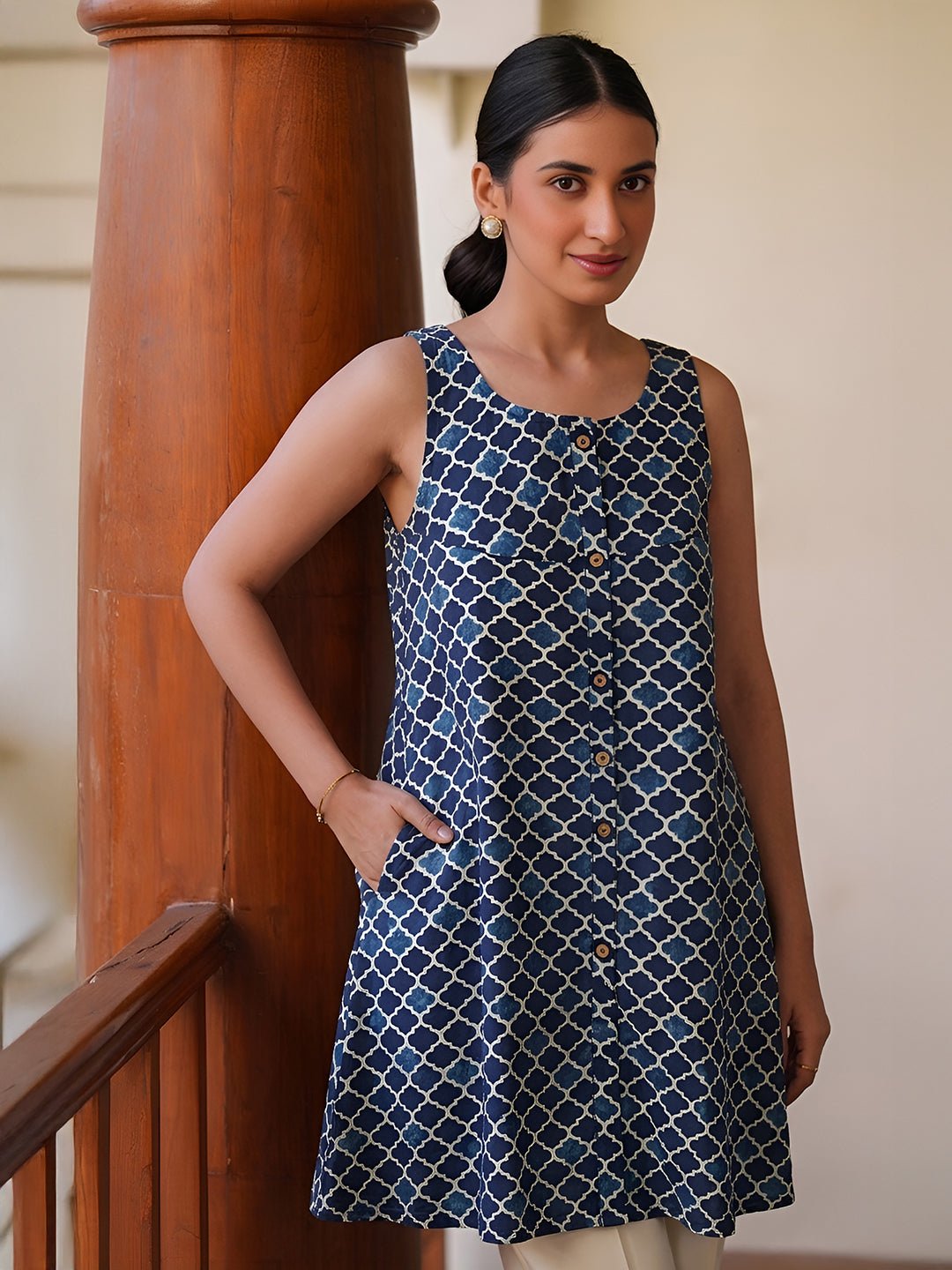 JAA26TU04367_1.jpg Blue Pure Cotton Geometric Printed A-Line Short Kurti - Image 1