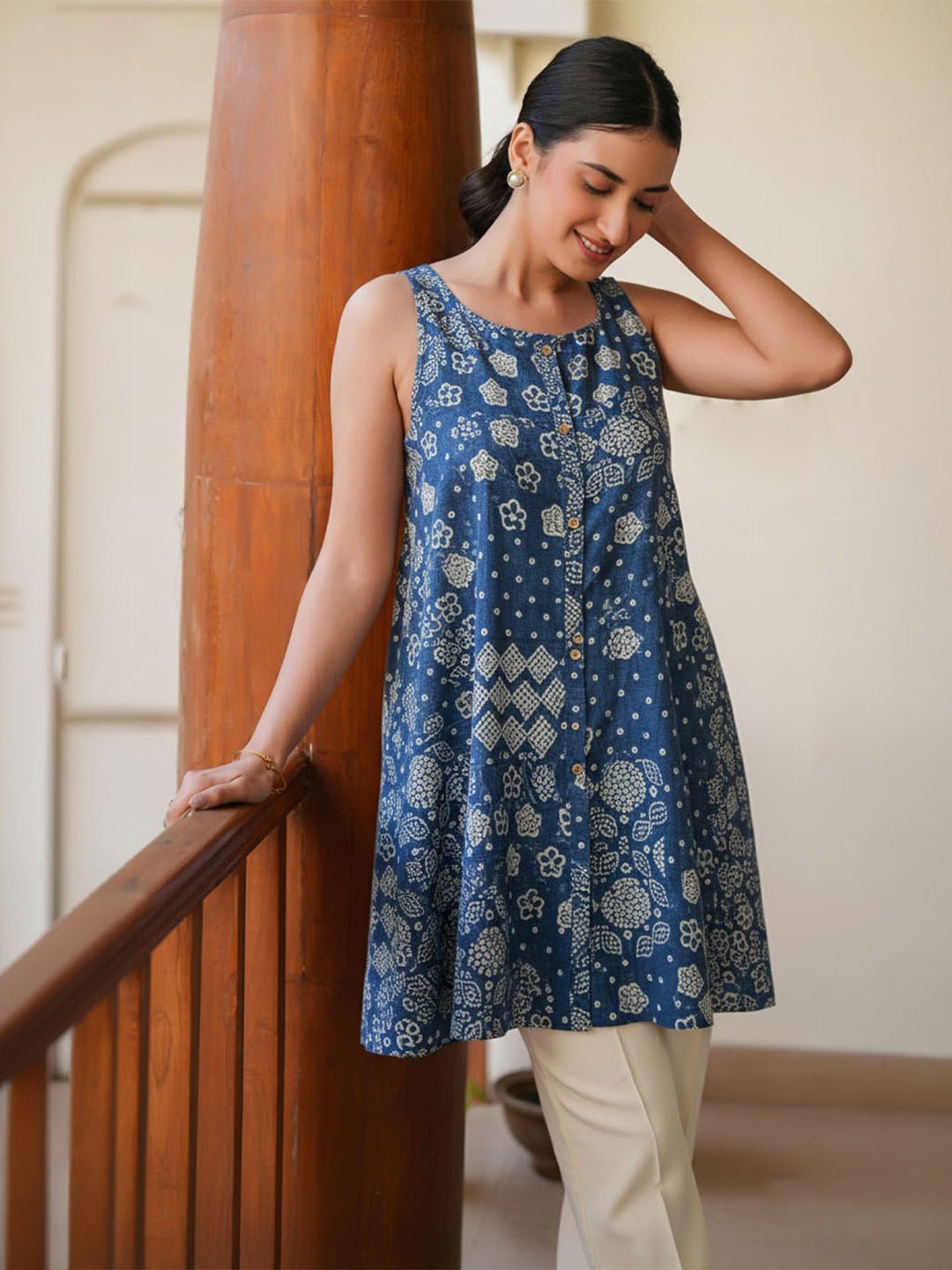 JAC26TU03903_1.jpg Teal Blue Pure Cotton Bandhani Printed A-Line Short Kurti - Image 1